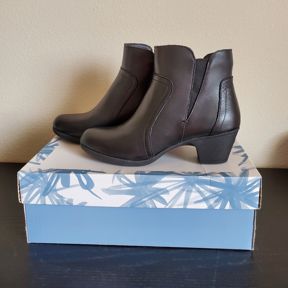 Abella black Leather Boots size 6 NEW
